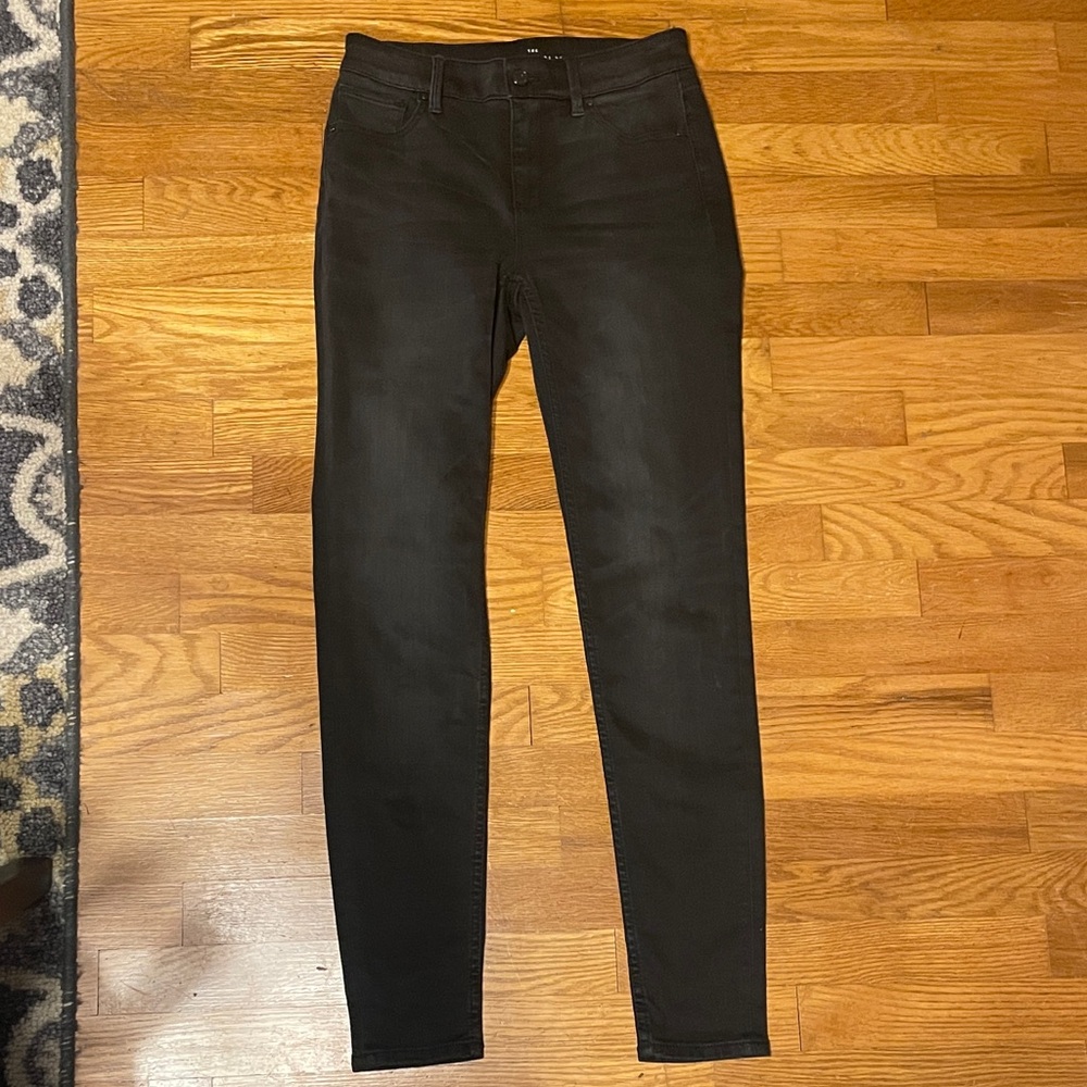Sleek Black Skinny Jeans for Women
